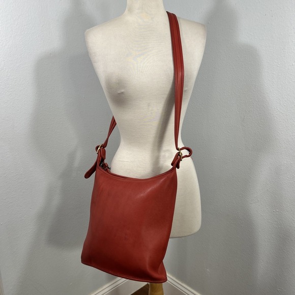 Vtg COACH Bucket Bag Red Leather Sac Shoulder Purse 937 Made in USA Rare - Picture 1 of 16